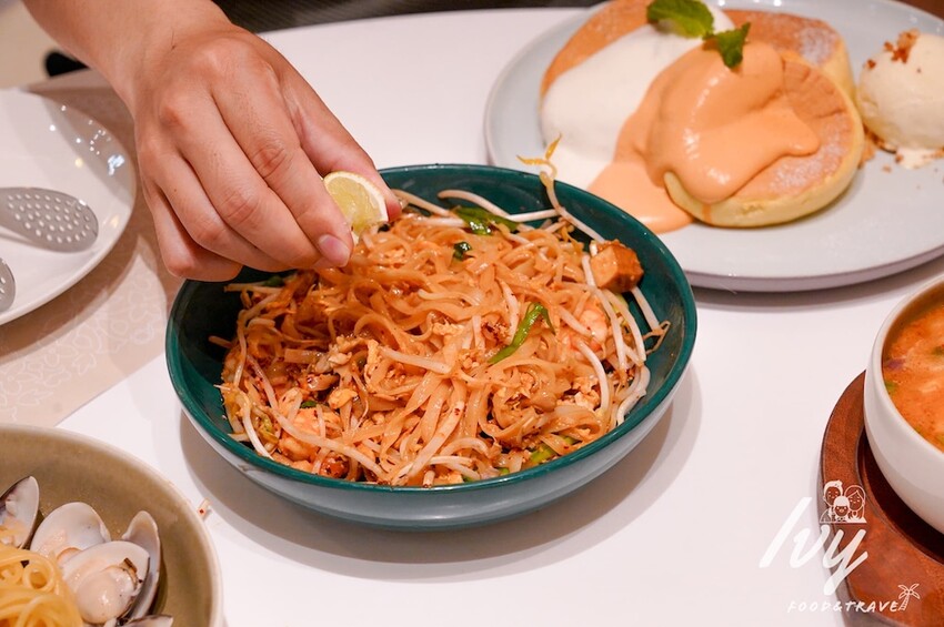 Lady nara|台中三井outlet美食推薦,全新菜單上線,創意的新泰式料理,就連辣度都能調整,必點打拋豬、泰式河粉、冬蔭湯、舒芙蕾!! - 艾薇覓食趣