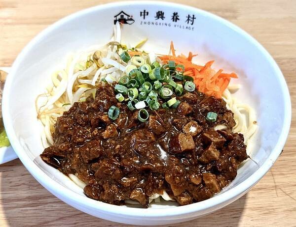 【汐止美食】中興眷村-中興店｜隱藏於巷弄裡的懷舊風味｜舒適的