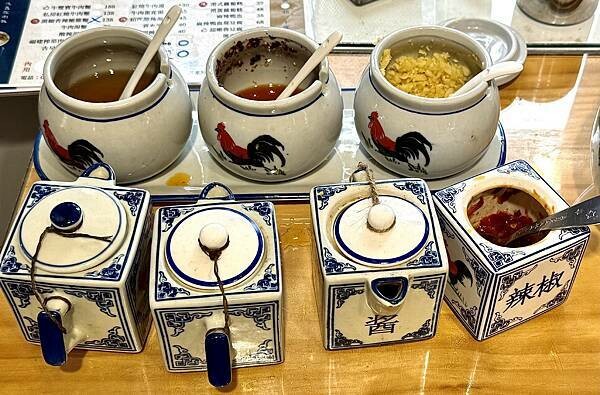 【汐止美食】中興眷村-中興店｜隱藏於巷弄裡的懷舊風味｜舒適的