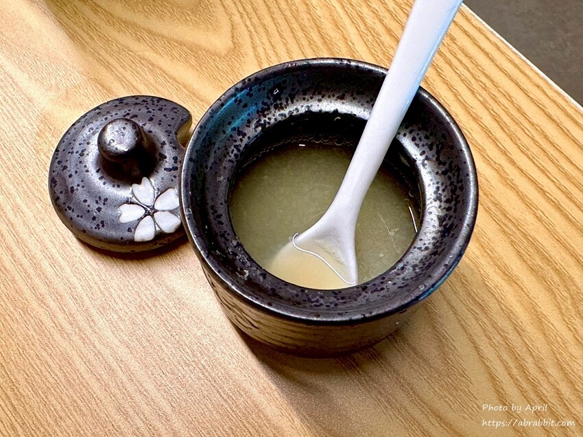 台中拉麵必吃!浘拉麵135元豚骨拉麵,免費加麵吃到飽。