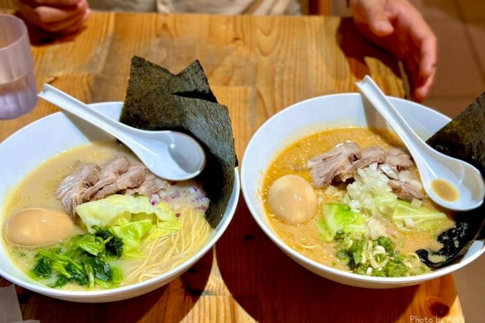 台中拉麵必吃!浘拉麵135元豚骨拉麵,免費加麵吃到飽。