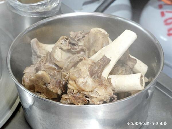 羊骨-竹崎老店肉圓羊肉湯總店13.jpg