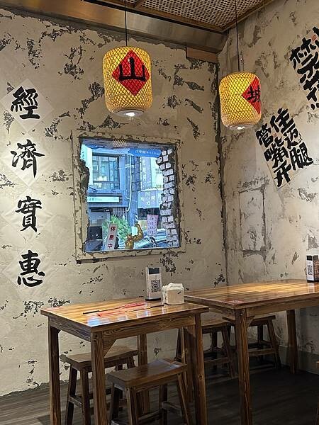 高雄左營砂鍋煲！山城飯桌砂鍋煲道地重慶酸菜魚，一個人也能吃。