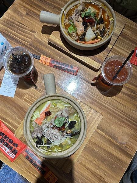 高雄左營砂鍋煲！山城飯桌砂鍋煲道地重慶酸菜魚，一個人也能吃。