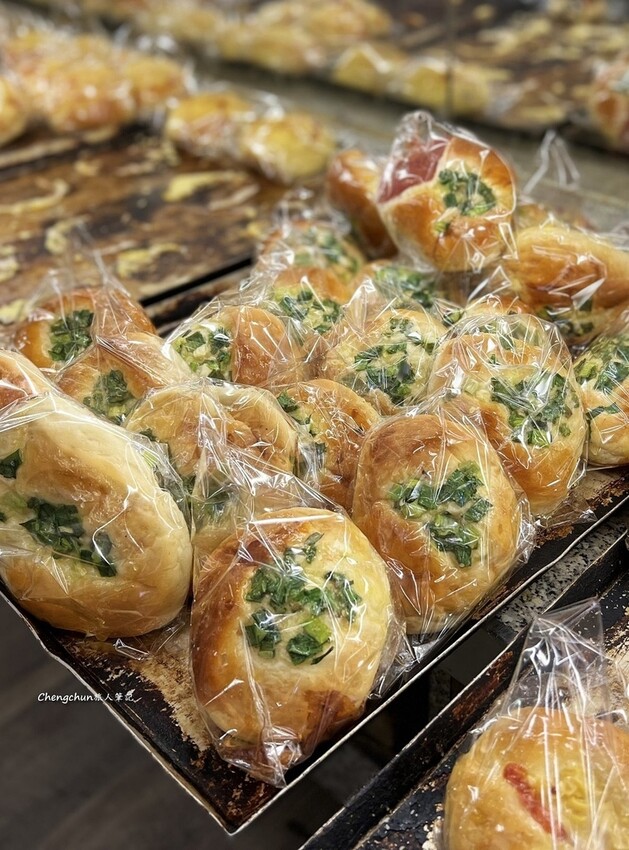 基隆70年老店【老成香金記食品店】愛不釋口酥皮鳳凰酥，超高性