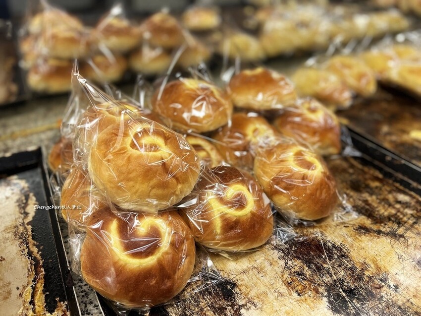 基隆70年老店【老成香金記食品店】愛不釋口酥皮鳳凰酥，超高性