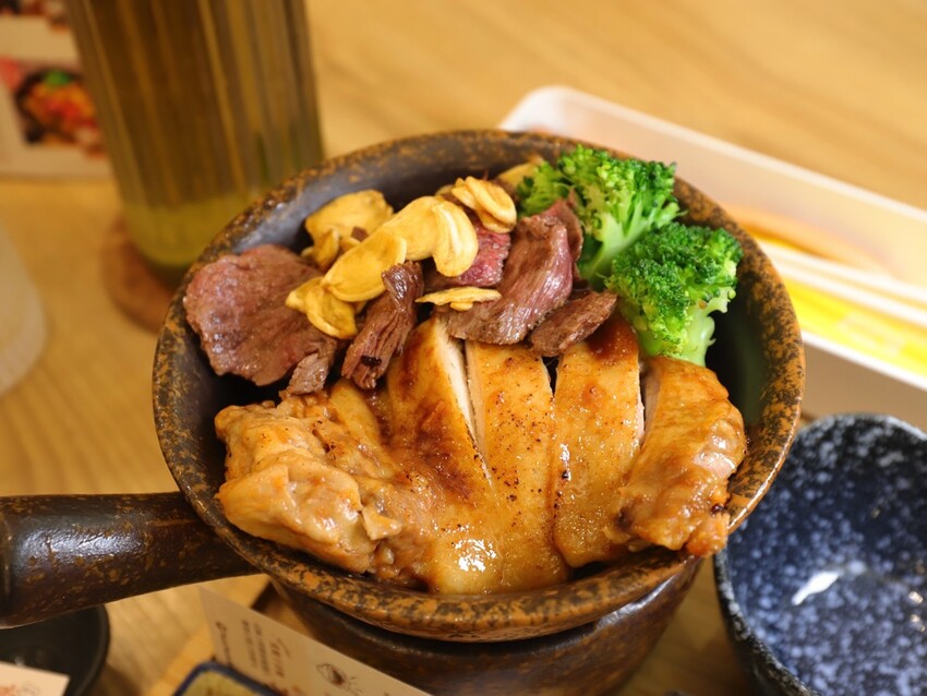 Mochi Mochi 鬆餅屋:必吃日本釜飯一飯三吃超澎湃/舒芙蕾鬆餅完美甜點/台南三井店午晚餐推薦