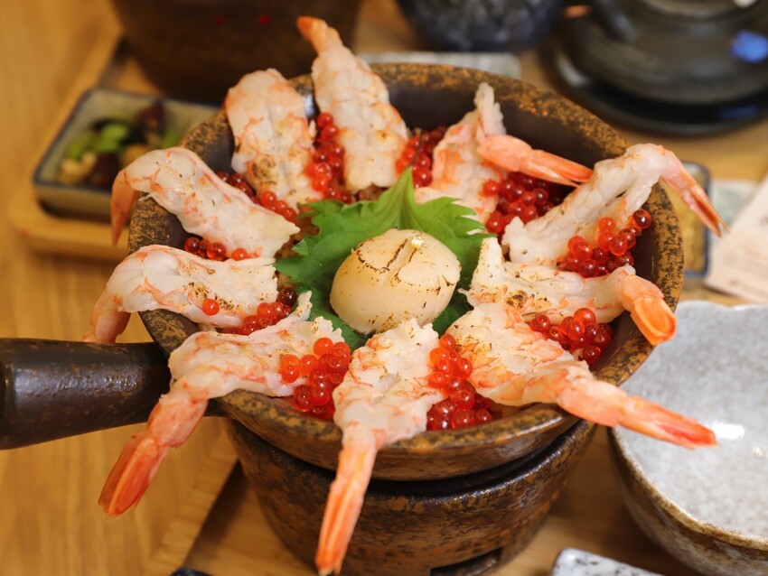 Mochi Mochi 鬆餅屋:必吃日本釜飯一飯三吃超澎湃/舒芙蕾鬆餅完美甜點/台南三井店午晚餐推薦