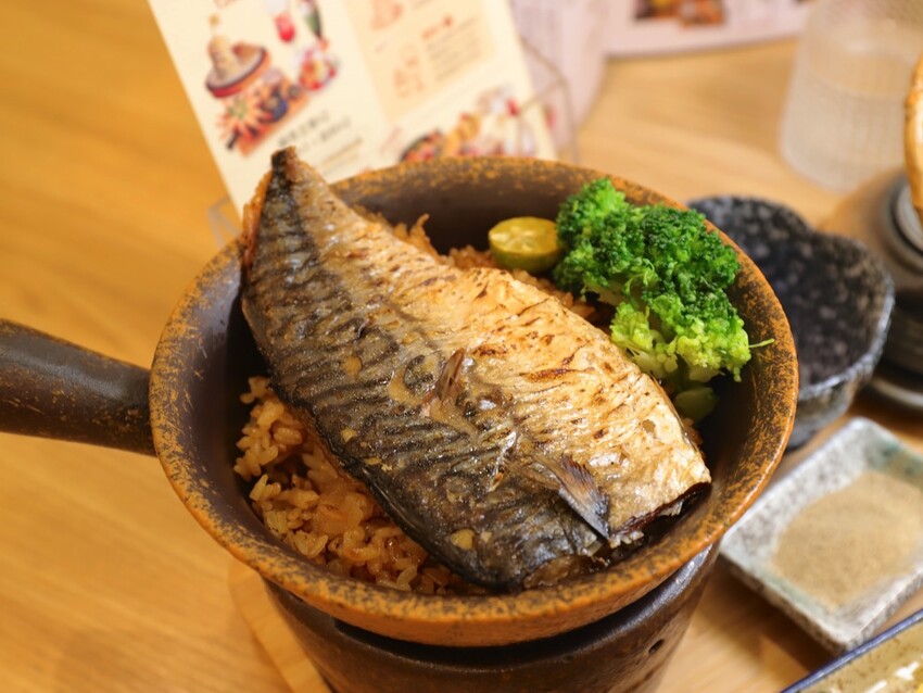 Mochi Mochi 鬆餅屋:必吃日本釜飯一飯三吃超澎湃/舒芙蕾鬆餅完美甜點/台南三井店午晚餐推薦