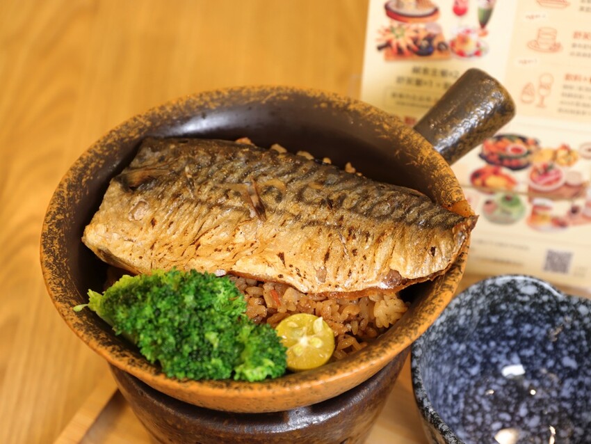 Mochi Mochi 鬆餅屋:必吃日本釜飯一飯三吃超澎湃/舒芙蕾鬆餅完美甜點/台南三井店午晚餐推薦