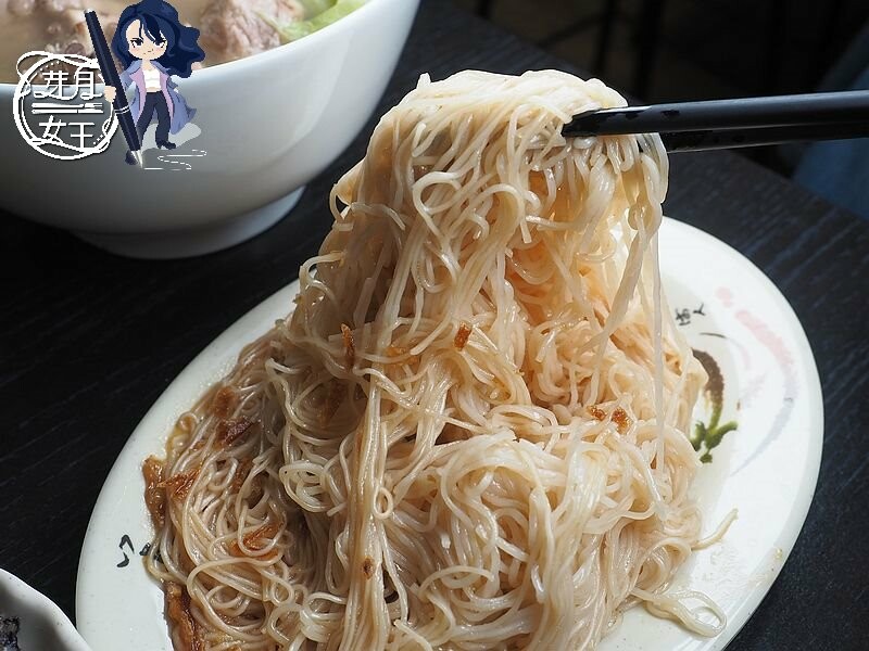 從彰化來的好吃大份量粵式胡椒雞,好多雞腿肉，桃園第一家~還有獨家滷肉米干，只有桃園才有！！