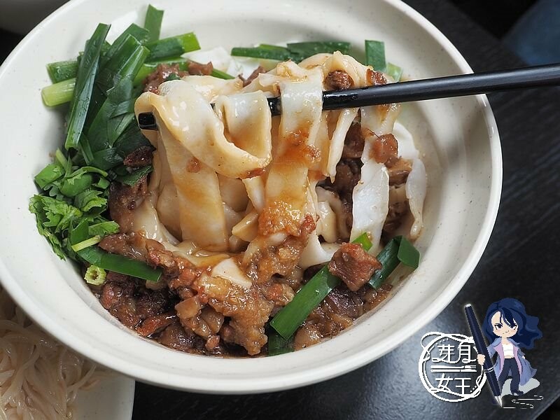 從彰化來的好吃大份量粵式胡椒雞,好多雞腿肉，桃園第一家~還有獨家滷肉米干，只有桃園才有！！