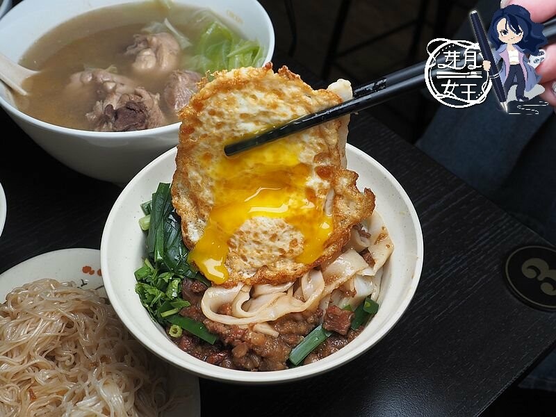 從彰化來的好吃大份量粵式胡椒雞,好多雞腿肉，桃園第一家~還有獨家滷肉米干，只有桃園才有！！