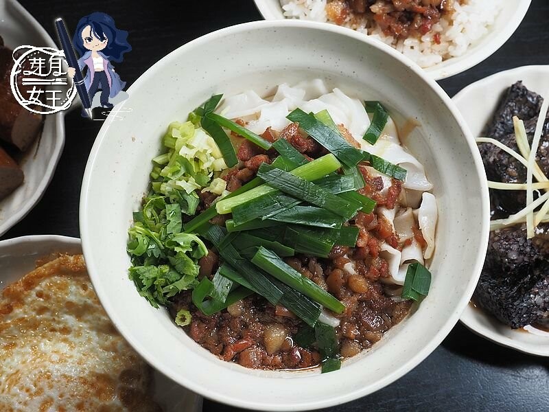 從彰化來的好吃大份量粵式胡椒雞,好多雞腿肉，桃園第一家~還有獨家滷肉米干，只有桃園才有！！