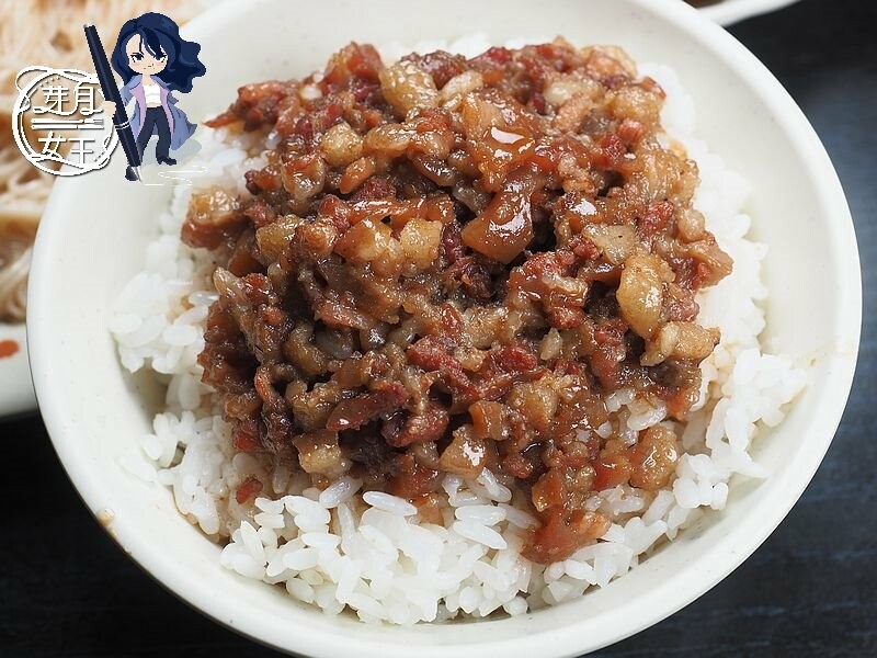 從彰化來的好吃大份量粵式胡椒雞,好多雞腿肉，桃園第一家~還有獨家滷肉米干，只有桃園才有！！