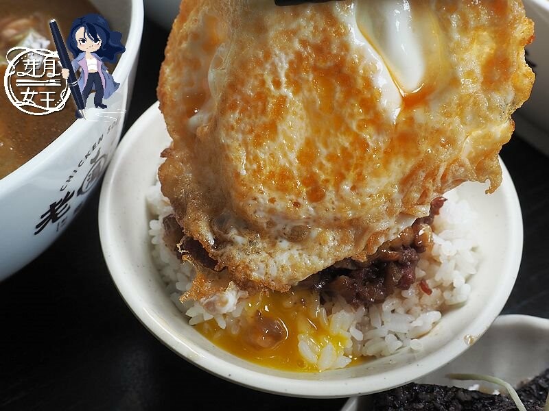 從彰化來的好吃大份量粵式胡椒雞,好多雞腿肉，桃園第一家~還有獨家滷肉米干，只有桃園才有！！