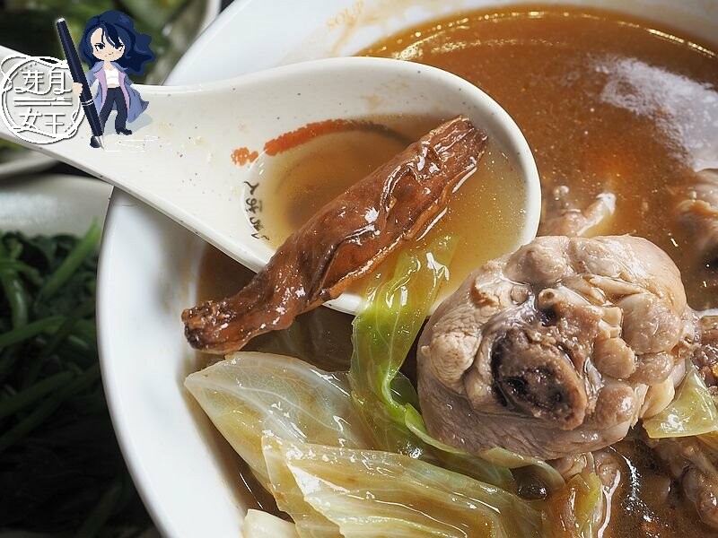 從彰化來的好吃大份量粵式胡椒雞,好多雞腿肉，桃園第一家~還有獨家滷肉米干，只有桃園才有！！