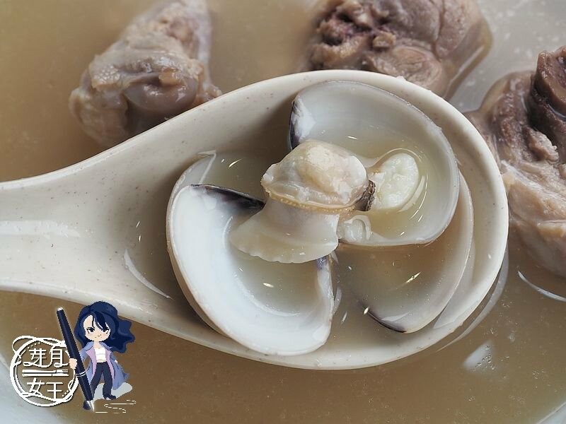 從彰化來的好吃大份量粵式胡椒雞,好多雞腿肉，桃園第一家~還有獨家滷肉米干，只有桃園才有！！