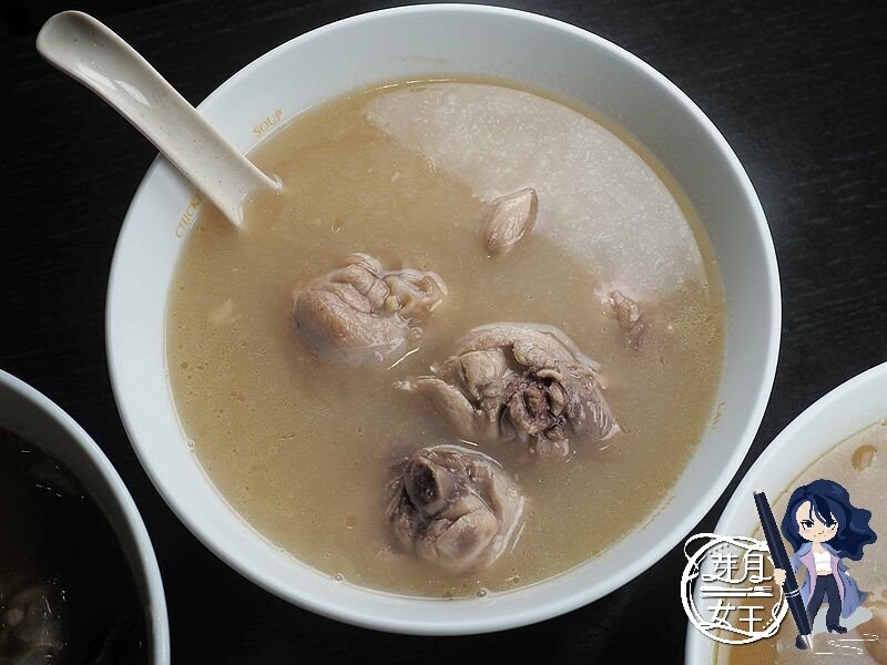 從彰化來的好吃大份量粵式胡椒雞,好多雞腿肉，桃園第一家~還有獨家滷肉米干，只有桃園才有！！