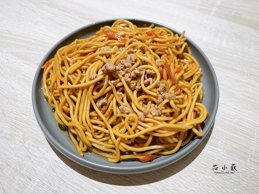 小時候蛋餅 民權店，台中火車站文青風超美手工粉漿蛋餅專賣店，口味多達24種，吐司 可頌 菠蘿 炒麵 厚片 - Cyndi loves享食天堂