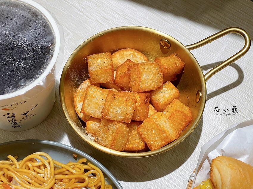 小時候蛋餅 民權店，台中火車站文青風超美手工粉漿蛋餅專賣店，口味多達24種，吐司 可頌 菠蘿 炒麵 厚片 - Cyndi loves享食天堂