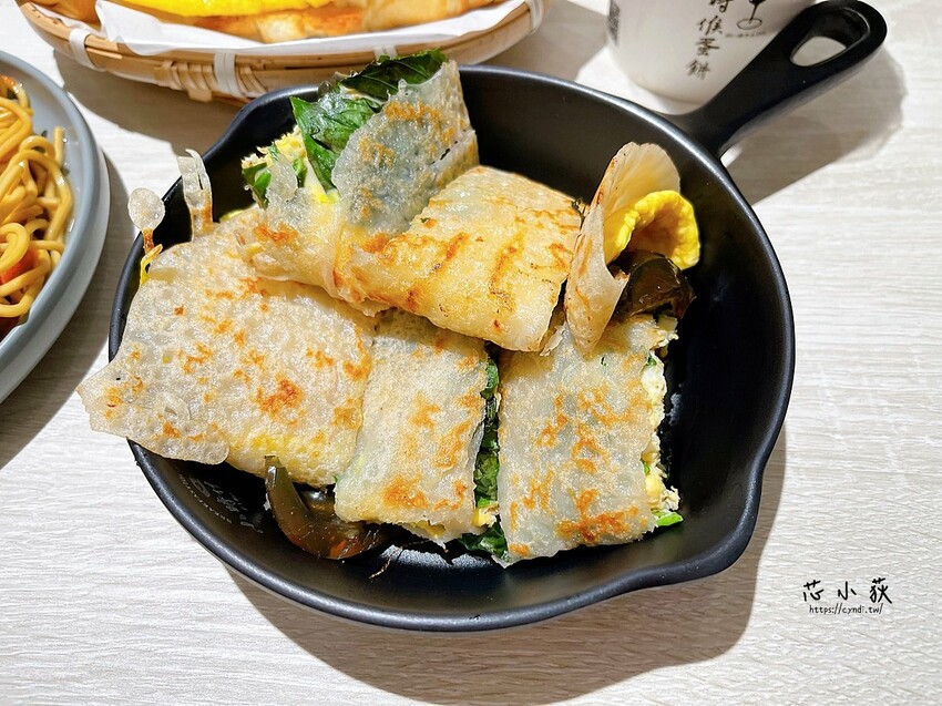 小時候蛋餅 民權店，台中火車站文青風超美手工粉漿蛋餅專賣店，口味多達24種，吐司 可頌 菠蘿 炒麵 厚片 - Cyndi loves享食天堂