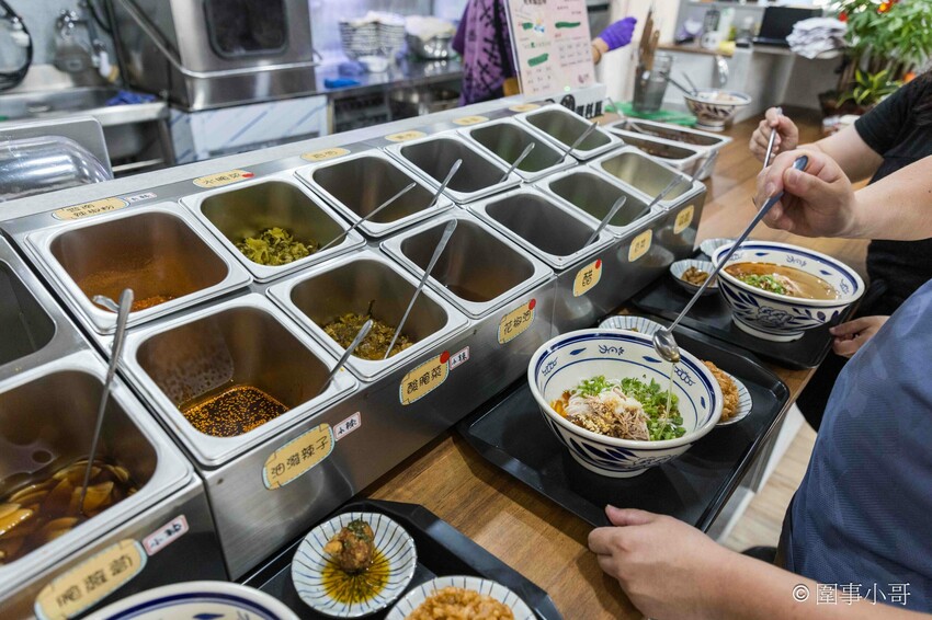 宜蘭羅東美食推薦-甩壹碗雲南米線專賣店，十幾種佐料任你加，老闆記憶裡的雲南米線就要這樣吃才好吃！！！ @圍事小哥的幸福相框