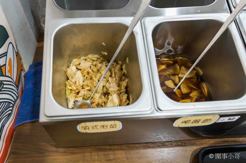 宜蘭羅東美食推薦-甩壹碗雲南米線專賣店，十幾種佐料任你加，老闆記憶裡的雲南米線就要這樣吃才好吃！！！ @圍事小哥的幸福相框