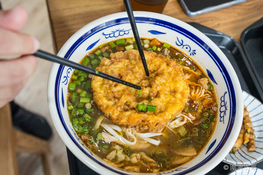 宜蘭羅東美食推薦-甩壹碗雲南米線專賣店，十幾種佐料任你加，老闆記憶裡的雲南米線就要這樣吃才好吃！！！ @圍事小哥的幸福相框