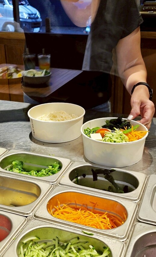 喜啵餐室|懷舊氛圍裡的人氣手作三角飯丸、野菜沙拉,打開食慾美食就在這!!