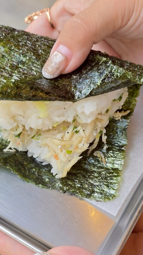 喜啵餐室|懷舊氛圍裡的人氣手作三角飯丸、野菜沙拉,打開食慾美食就在這!!