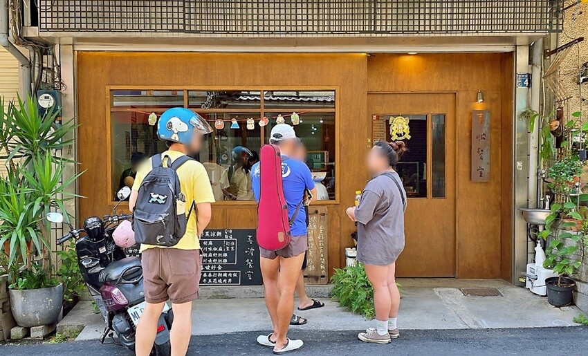 喜啵餐室|懷舊氛圍裡的人氣手作三角飯丸、野菜沙拉,打開食慾美食就在這!!