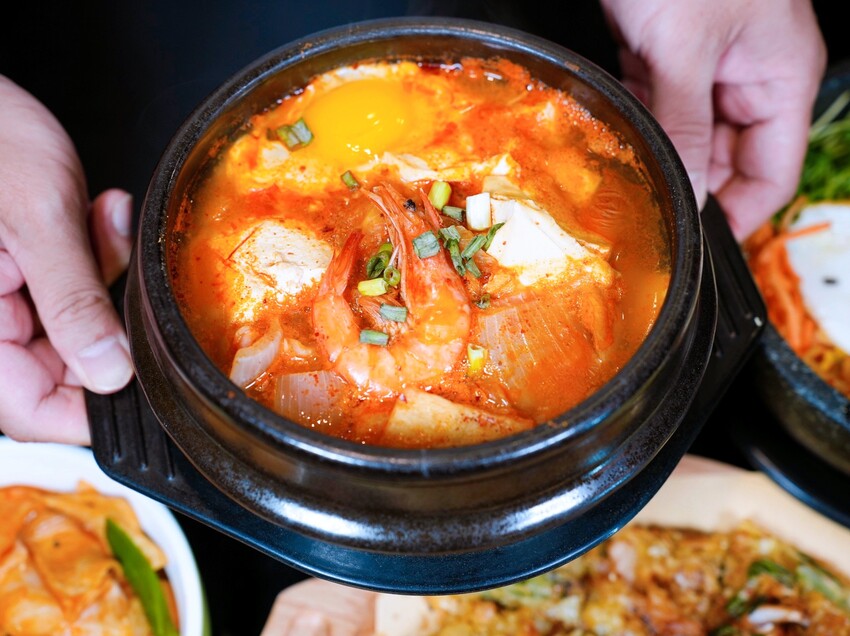 【韓歐尼】韓式麵食,石鍋拌飯,烤肉飯170元起~還有兒童餐及雙人套餐~內用享小菜無限吃到飽!