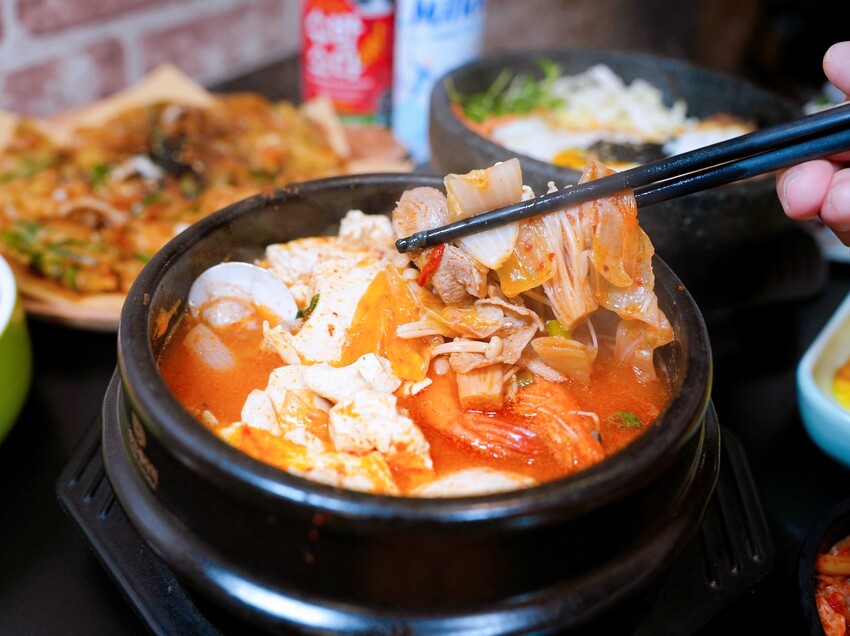 【韓歐尼】韓式麵食,石鍋拌飯,烤肉飯170元起~還有兒童餐及雙人套餐~內用享小菜無限吃到飽!