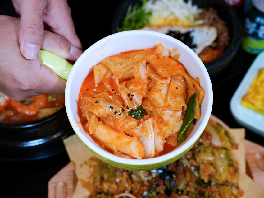 【韓歐尼】韓式麵食,石鍋拌飯,烤肉飯170元起~還有兒童餐及雙人套餐~內用享小菜無限吃到飽!