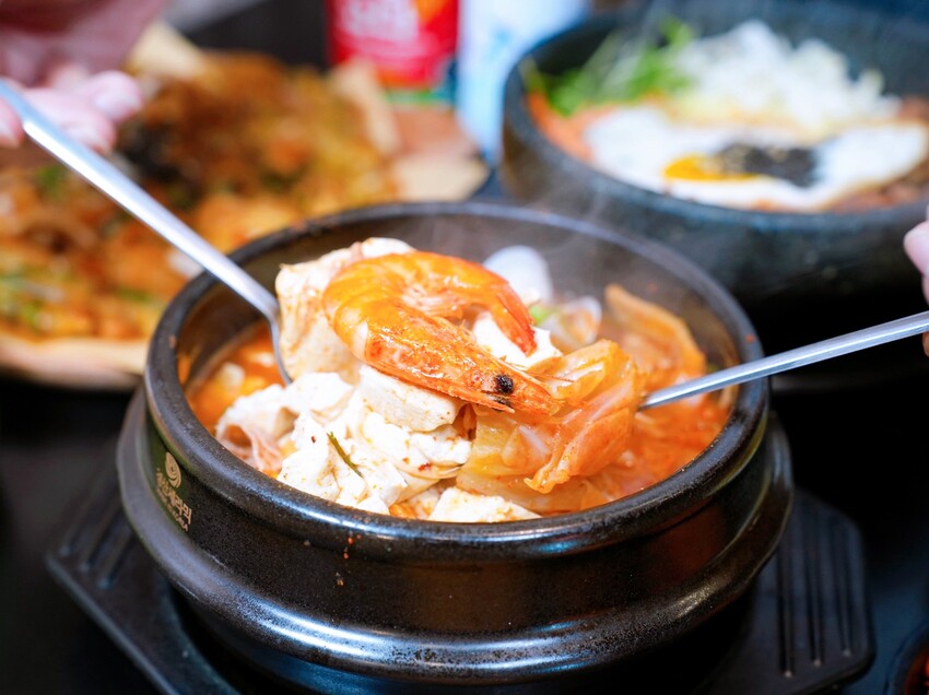 【韓歐尼】韓式麵食,石鍋拌飯,烤肉飯170元起~還有兒童餐及雙人套餐~內用享小菜無限吃到飽!