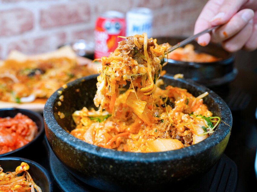 【韓歐尼】韓式麵食,石鍋拌飯,烤肉飯170元起~還有兒童餐及雙人套餐~內用享小菜無限吃到飽!