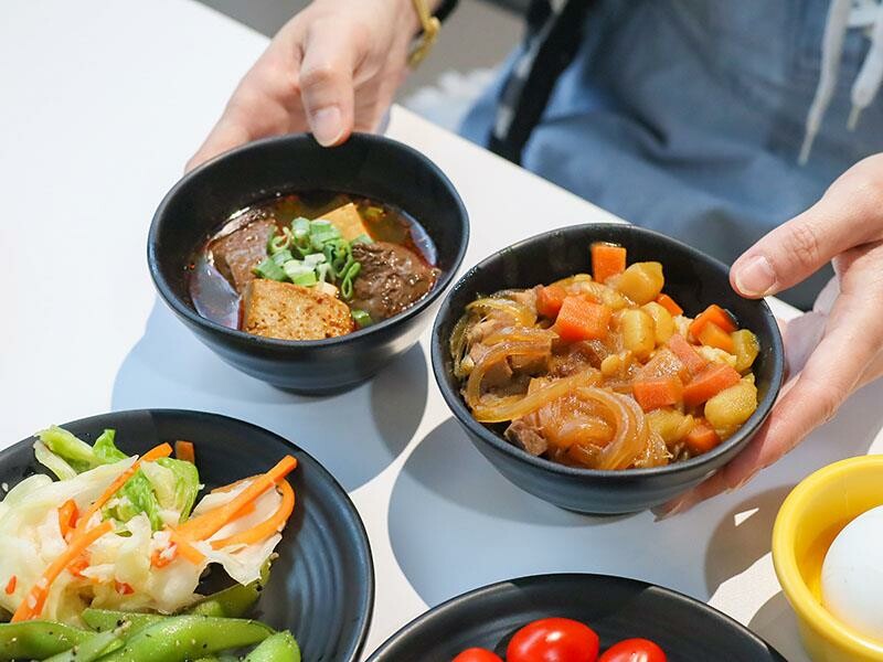 竹北火鍋推薦玖享聚鍋物！299元平日商業午餐，搭吃到飽自助吧超值。