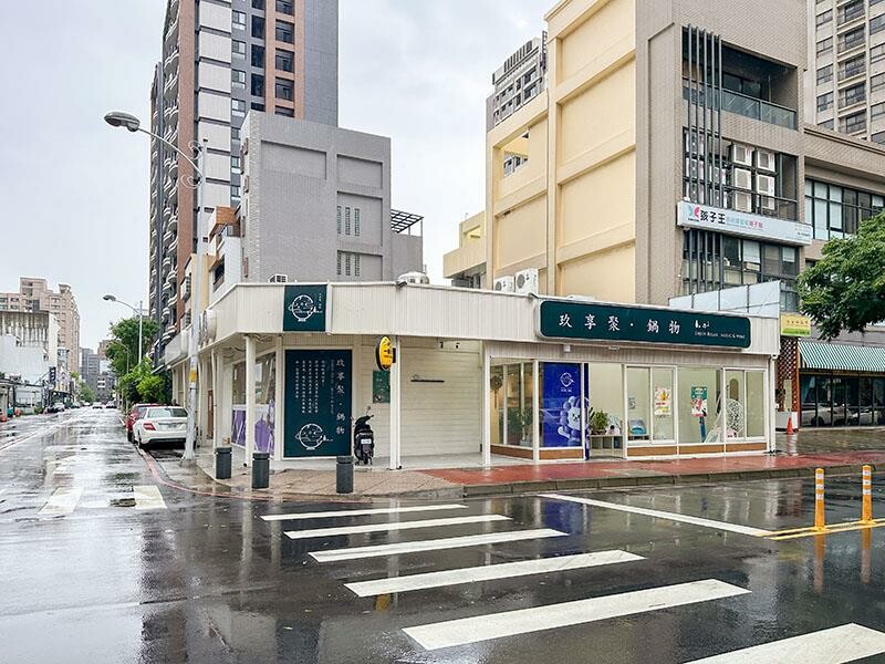 竹北火鍋推薦玖享聚鍋物！299元平日商業午餐，搭吃到飽自助吧超值。