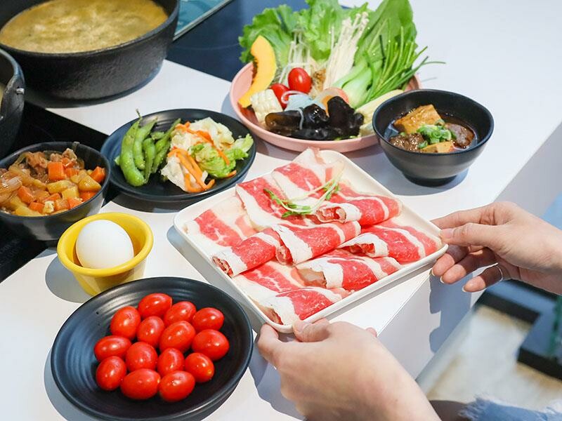 竹北火鍋推薦玖享聚鍋物！299元平日商業午餐，搭吃到飽自助吧超值。