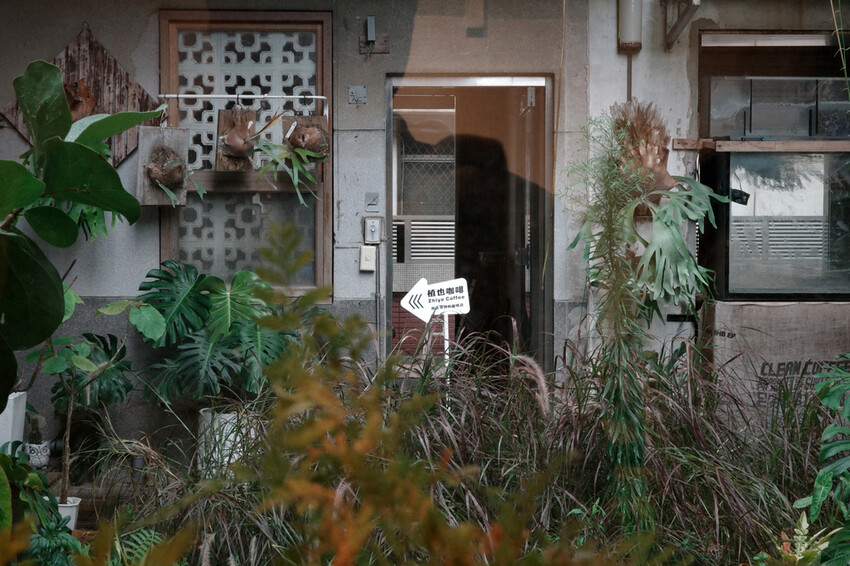 台南咖啡推薦【植也咖啡】成大巷弄裡的咖啡廳秘境│一杯手沖的慢 台南咖啡推薦【植也咖啡】成大巷弄裡的咖啡廳秘境│一杯手沖的慢