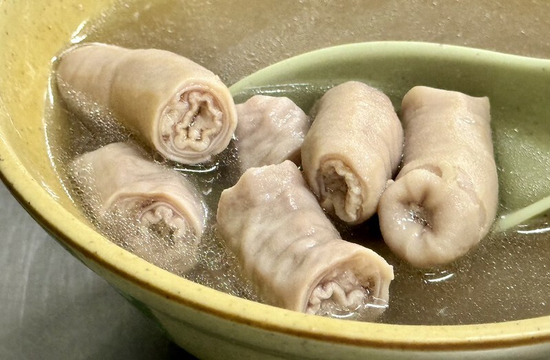 板橋宵夜首選！江子翠豬腸伯油飯，在地30年傳奇老店推薦。