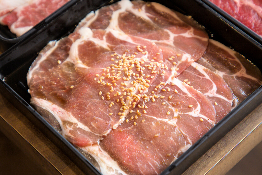 高雄燒肉吃到飽！野饌燒肉楠梓店，現撈活泰國蝦 頂級和牛吃到飽。