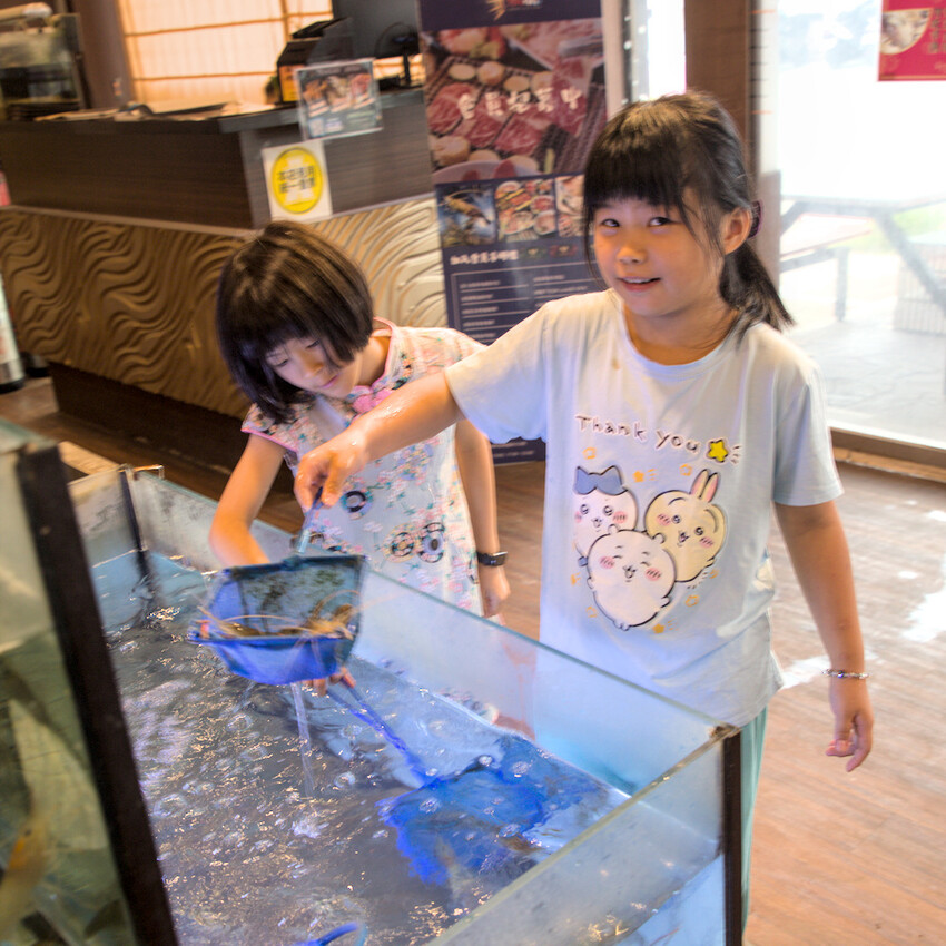 高雄燒肉吃到飽！野饌燒肉楠梓店，現撈活泰國蝦 頂級和牛吃到飽。