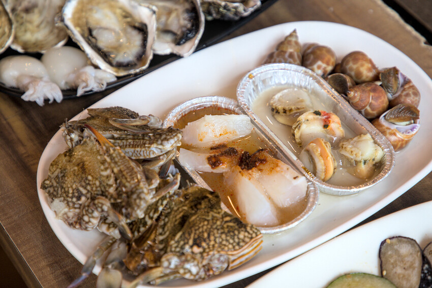 高雄燒肉吃到飽！野饌燒肉楠梓店，現撈活泰國蝦 頂級和牛吃到飽。