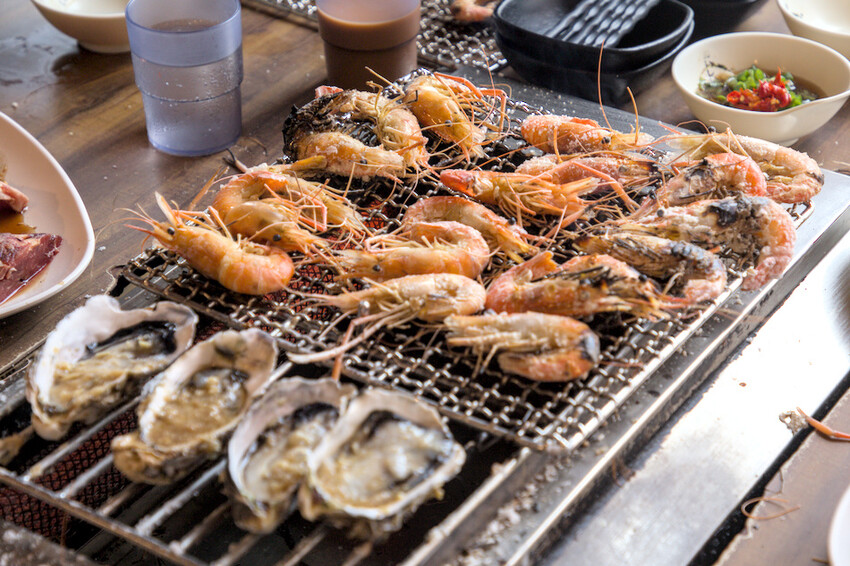高雄燒肉吃到飽！野饌燒肉楠梓店，現撈活泰國蝦 頂級和牛吃到飽。