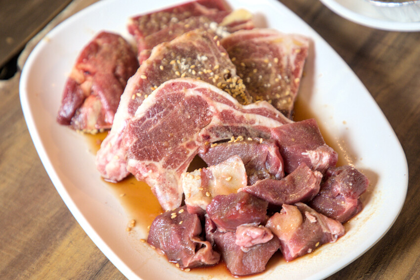 高雄燒肉吃到飽！野饌燒肉楠梓店，現撈活泰國蝦 頂級和牛吃到飽。