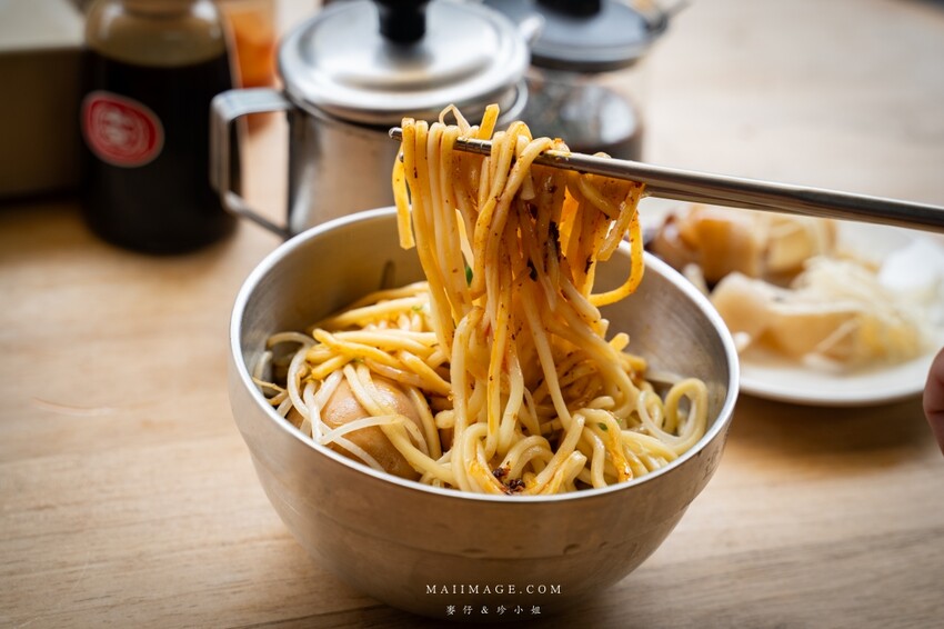 台北遼寧夜市美食！蓮德意麵必吃羊肉羹魷魚羹，捷運南京復興站美食推薦。