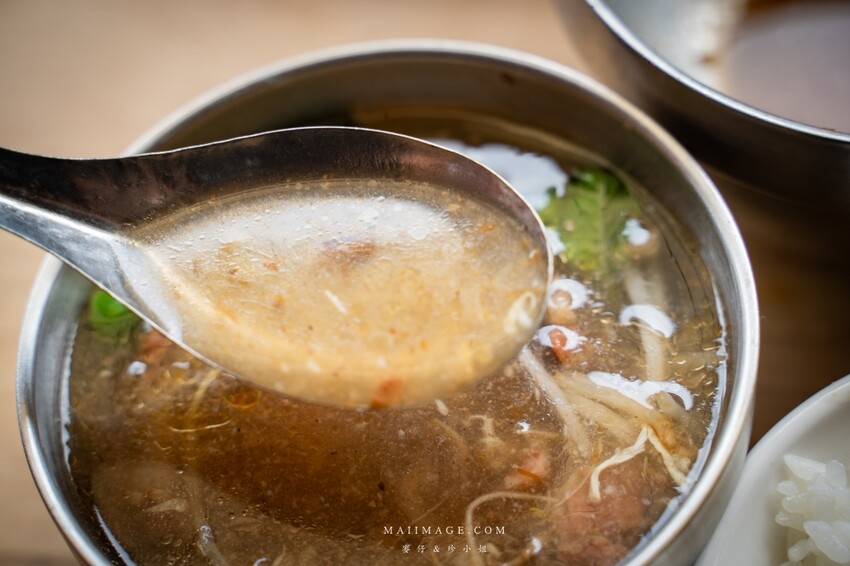 台北遼寧夜市美食！蓮德意麵必吃羊肉羹魷魚羹，捷運南京復興站美食推薦。