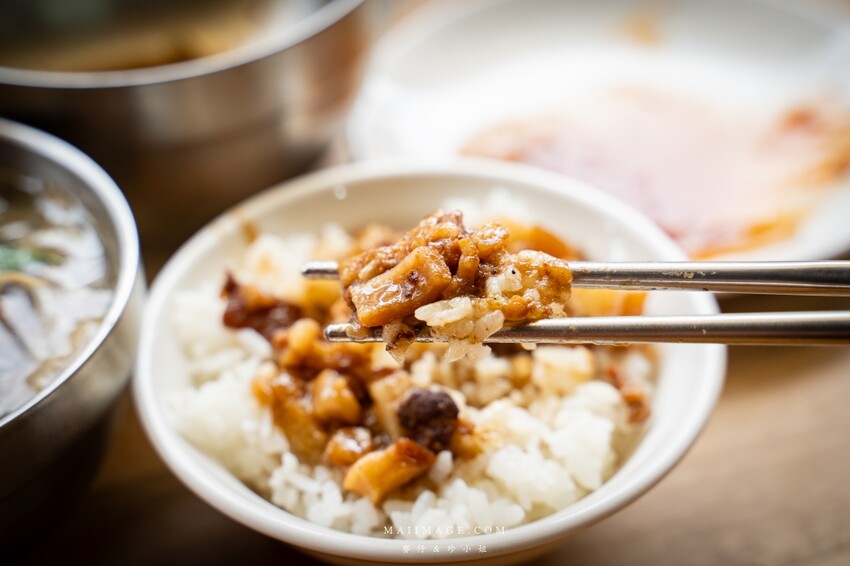 台北遼寧夜市美食！蓮德意麵必吃羊肉羹魷魚羹，捷運南京復興站美食推薦。